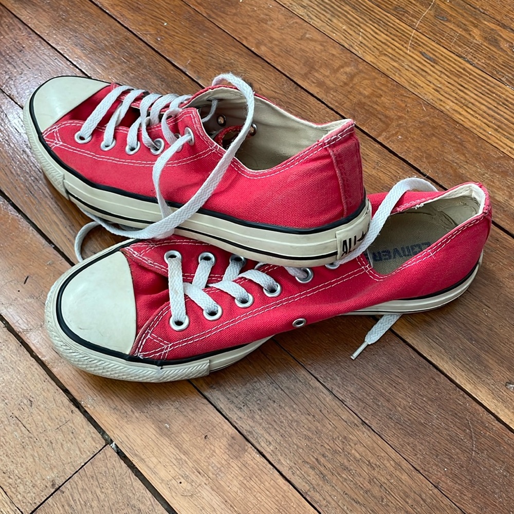 Converse low tops. Women’s size 10